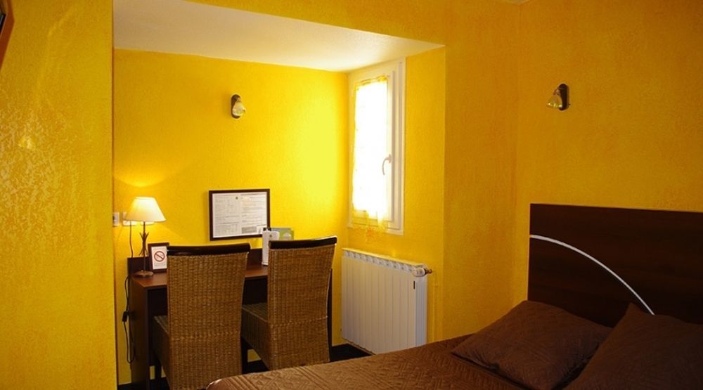 Logis Hotel Centrotel Et Spa Bulles D'Allier مونتمارت المظهر الخارجي الصورة